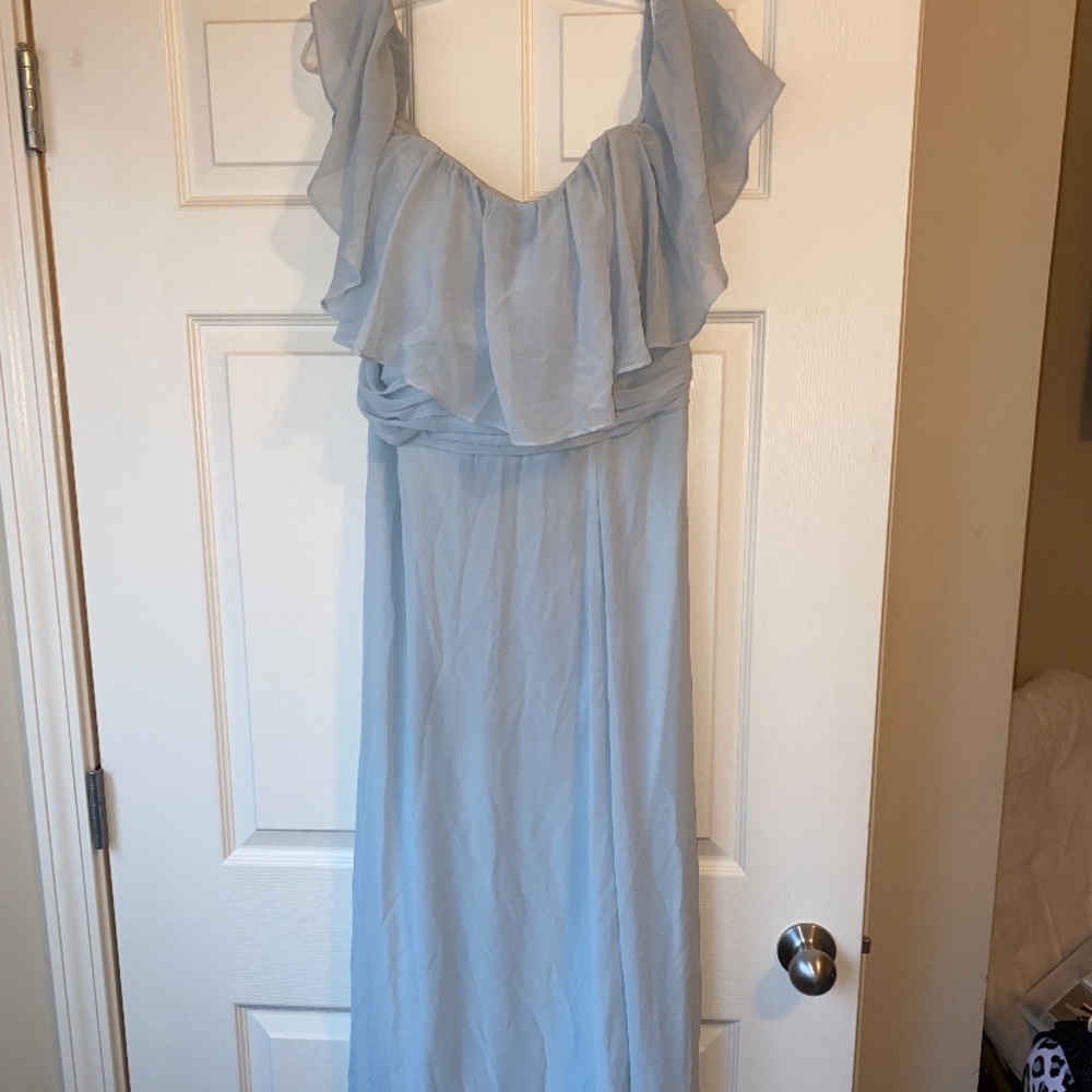 Long formal dress. Good condition. Only worn once for a few hours.